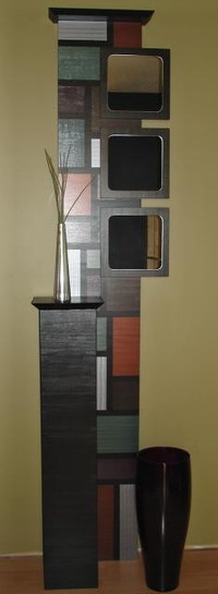 Pedestal with three square mirror